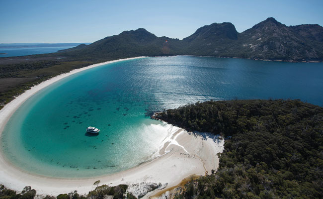 Cruise on Wineglass Bay - Tourism Tasmania - Australia Island Travel 